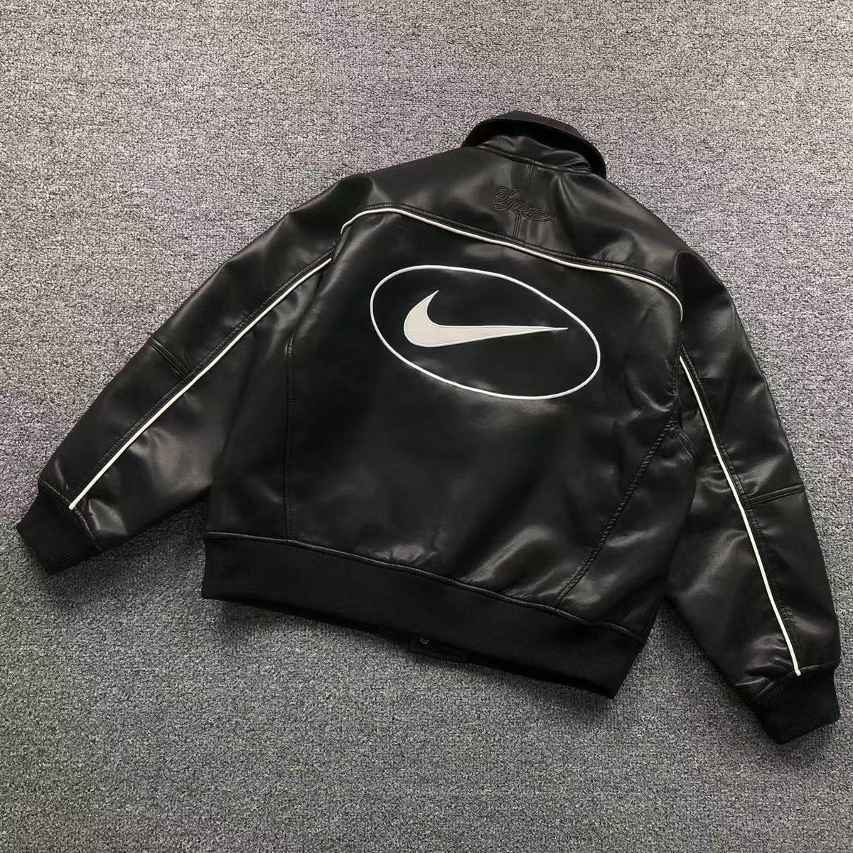Jaqueta Nike x Supreme Varsity