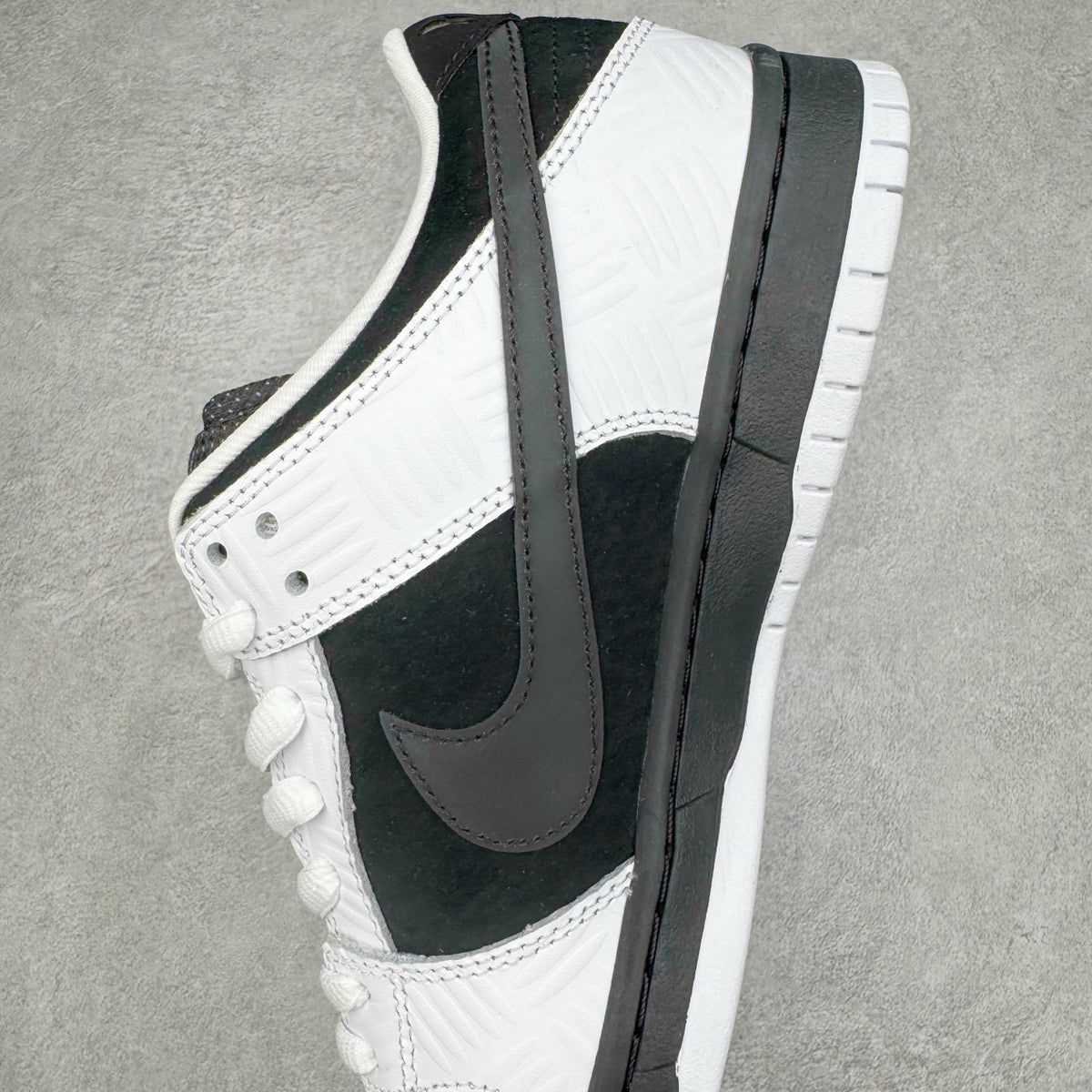 Nike Dunk "TIGHTBOOTH"
