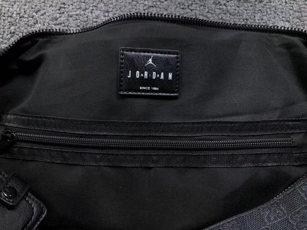 Bolsa Air Jordan Monogram Duffle