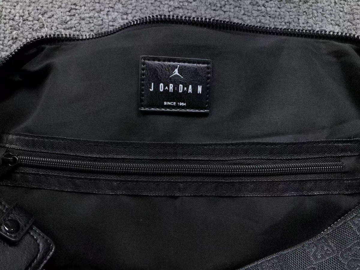 Bolsa Air Jordan Monogram Duffle