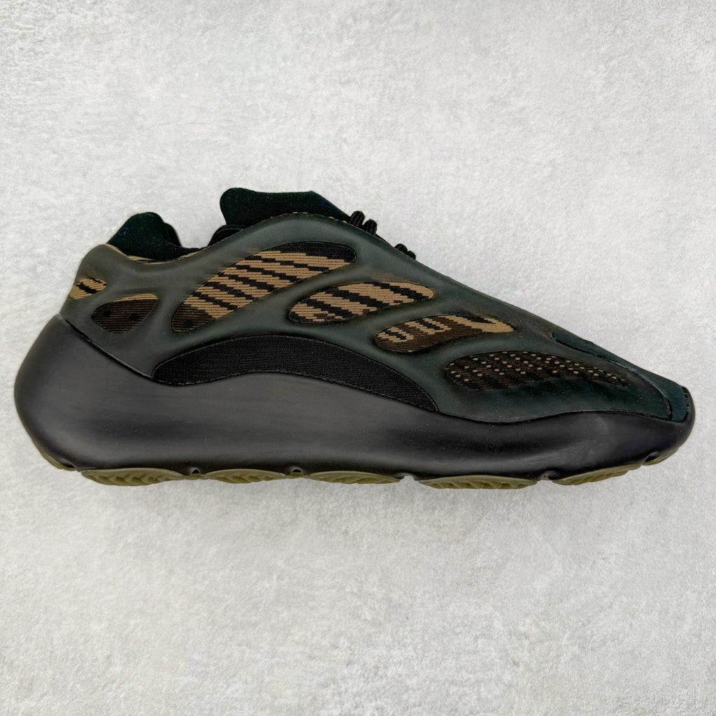 Yeezy 700 V3 "Clay Brown"