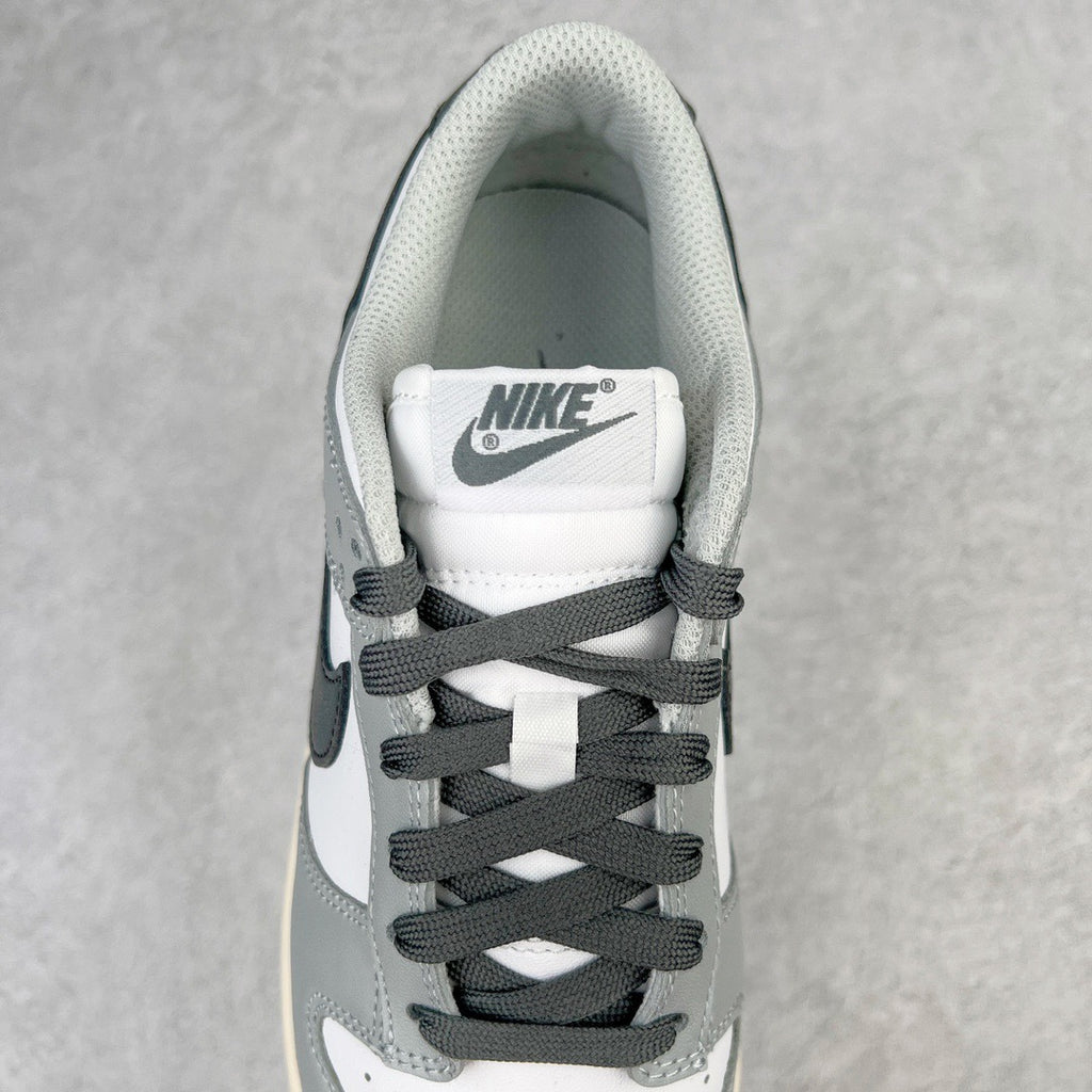 Nike Dunk "Light Smoke Grey"