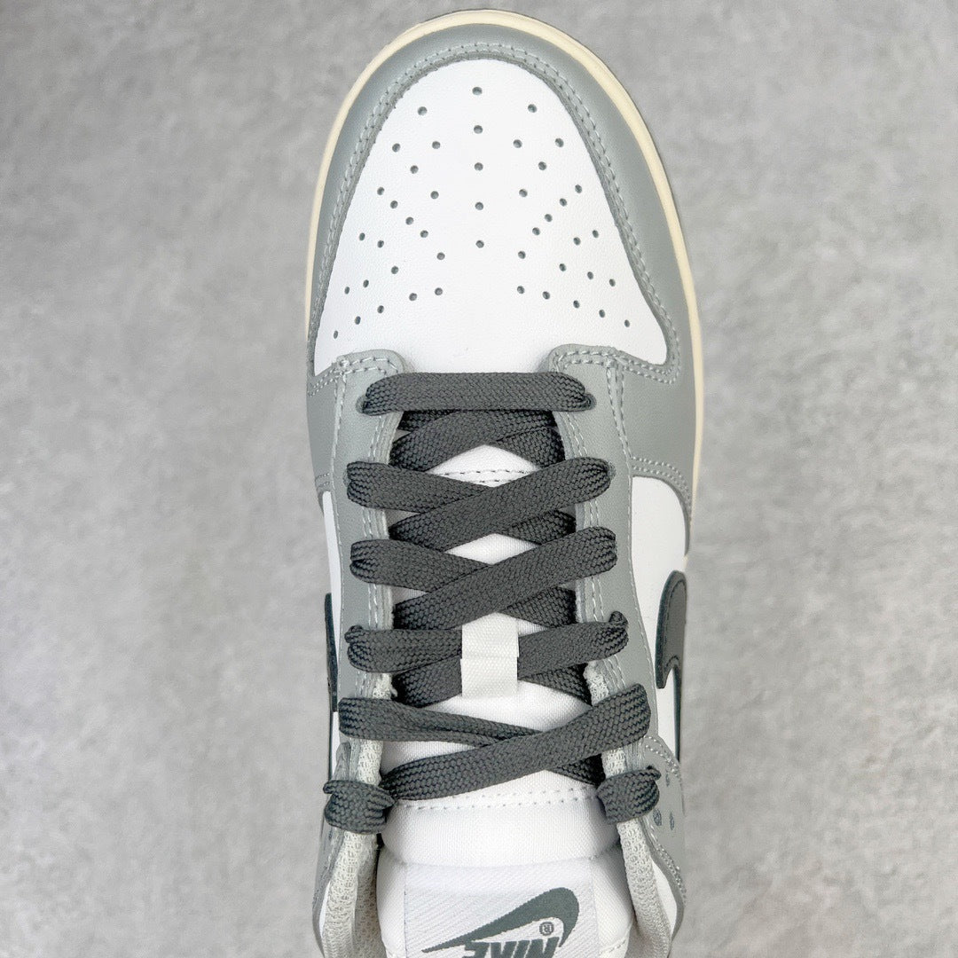 Nike Dunk "Light Smoke Grey"