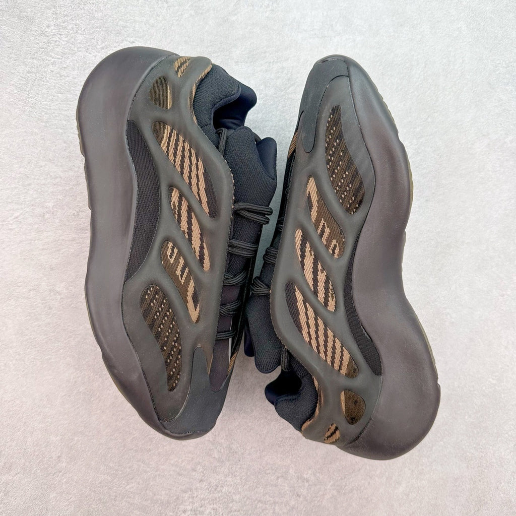 Yeezy 700 V3 "Clay Brown"
