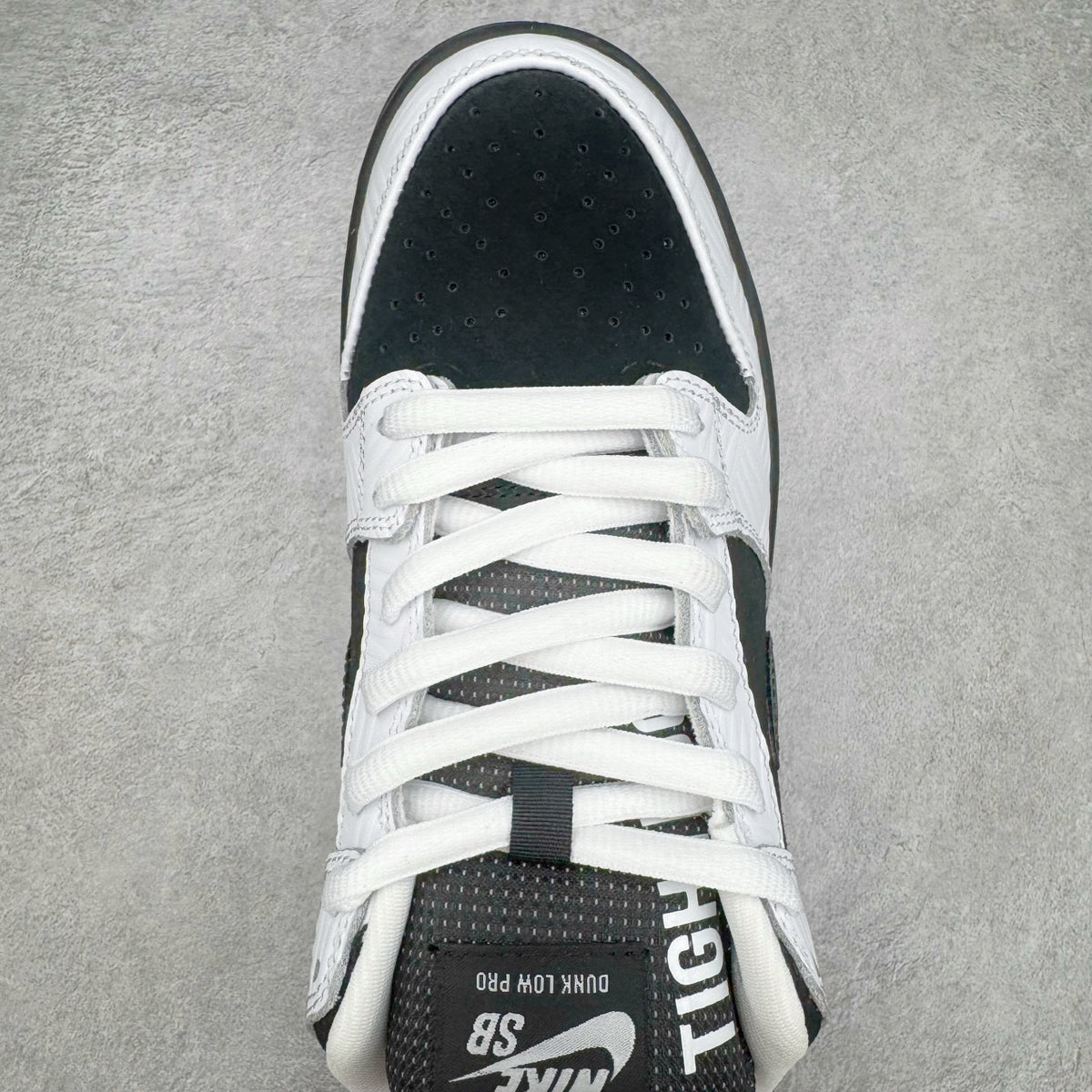 Nike Dunk "TIGHTBOOTH"