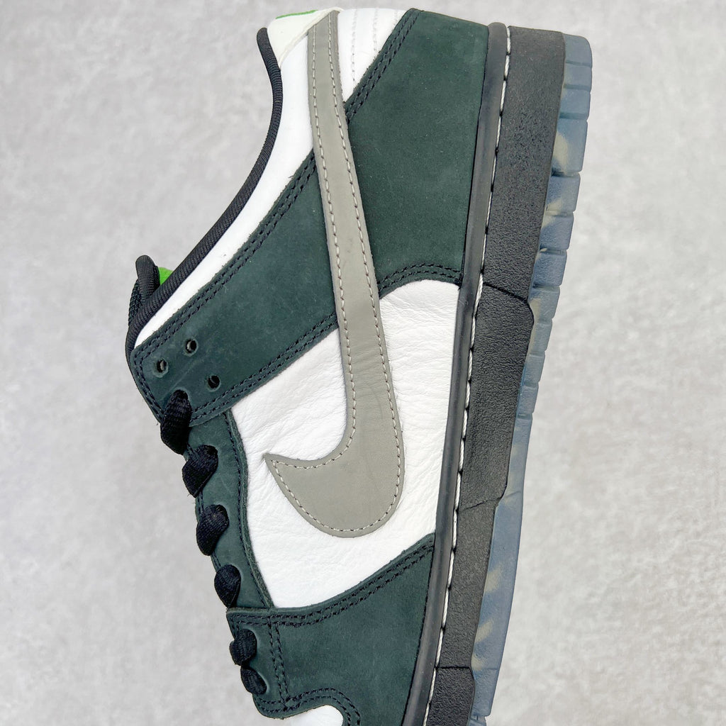 Nike Dunk "Panda Pigeon"