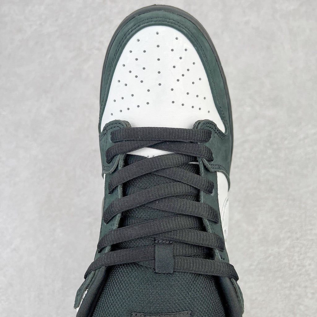 Nike Dunk "Panda Pigeon"