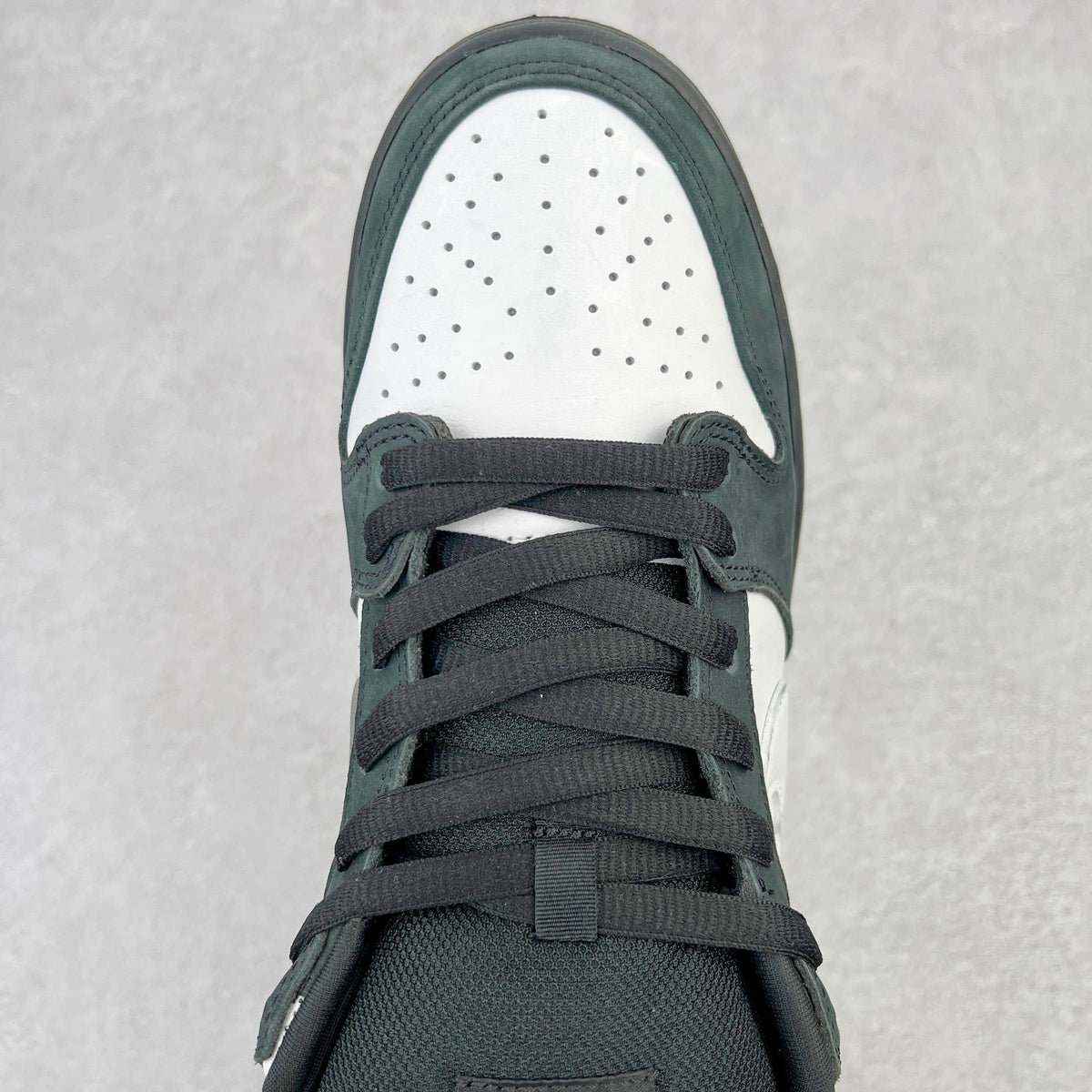 Nike Dunk "Panda Pigeon"