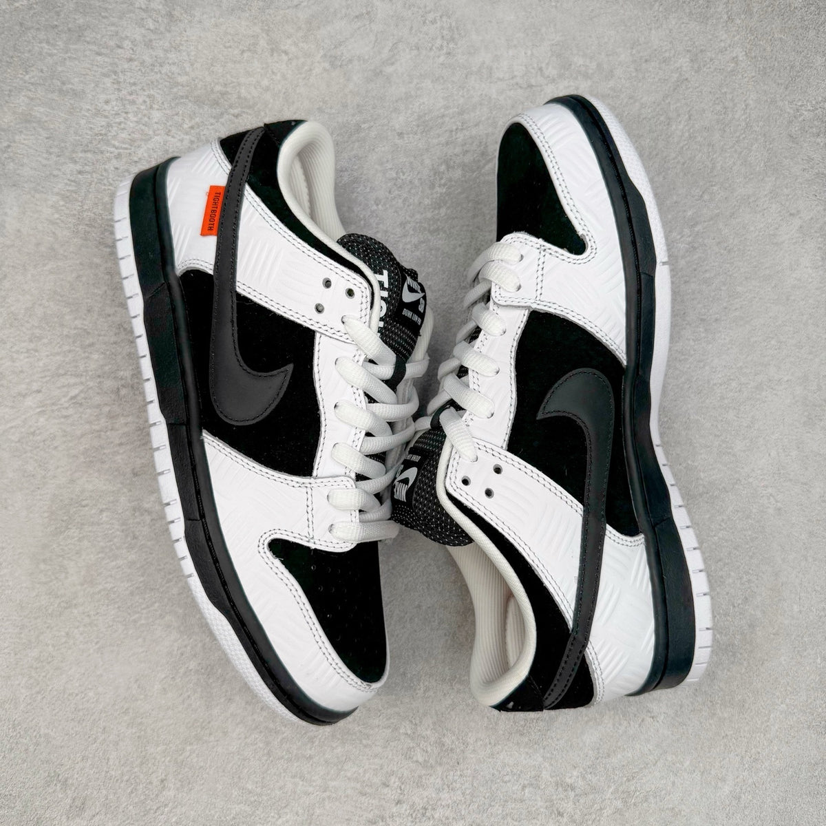 Nike Dunk "TIGHTBOOTH"