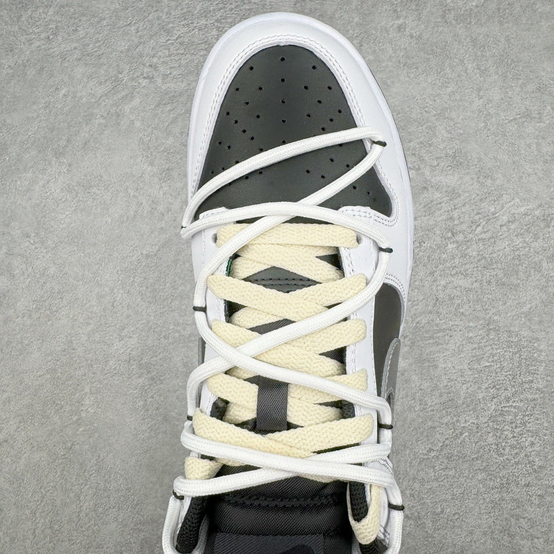 Nike Dunk Customized "Panda Dust"