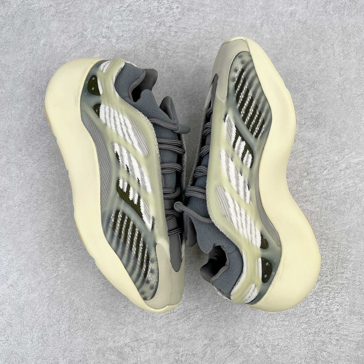 Yeezy 700 V3 "Fade Salt"