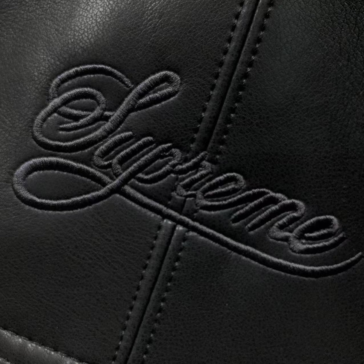 Jaqueta Nike x Supreme Varsity