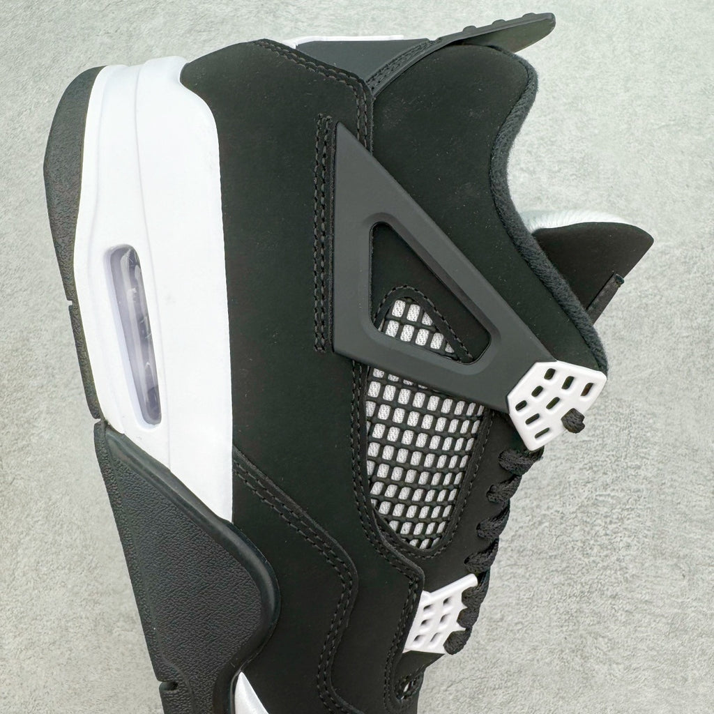 Jordan 4 "White Thunder"