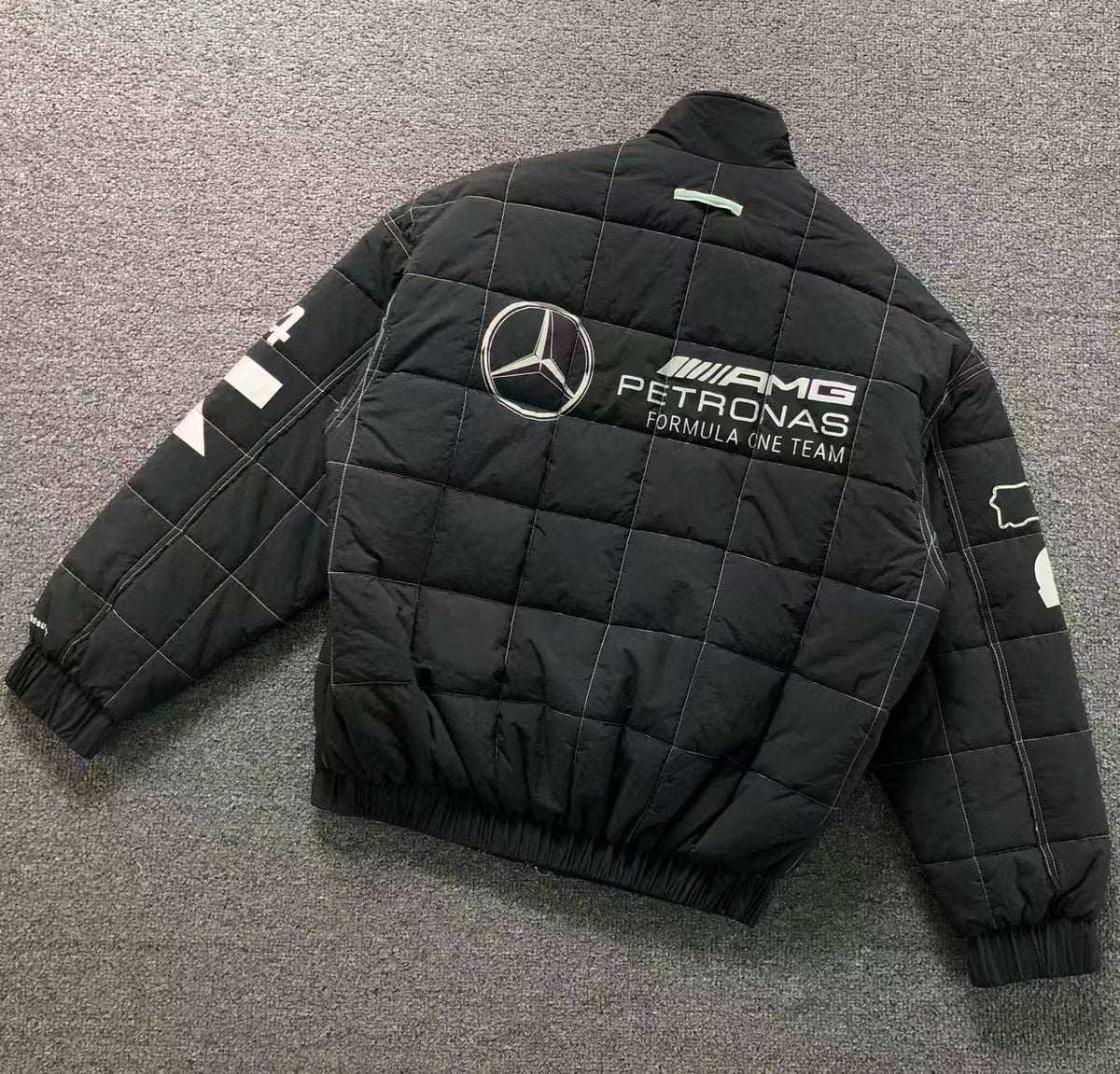 Jaqueta Adidas Bad Bunny x Mercedes