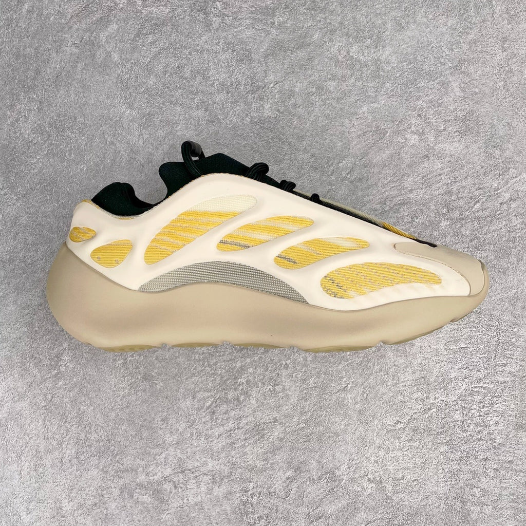 Yeezy 700 V3 "Safflower"