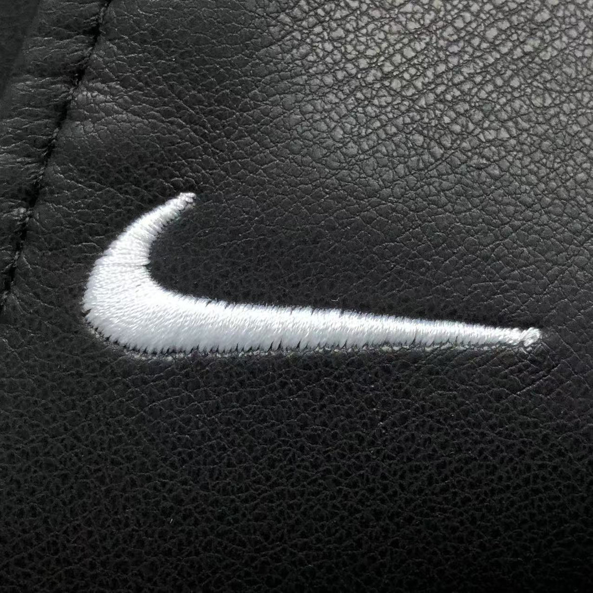 Jaqueta Nike x Supreme Varsity