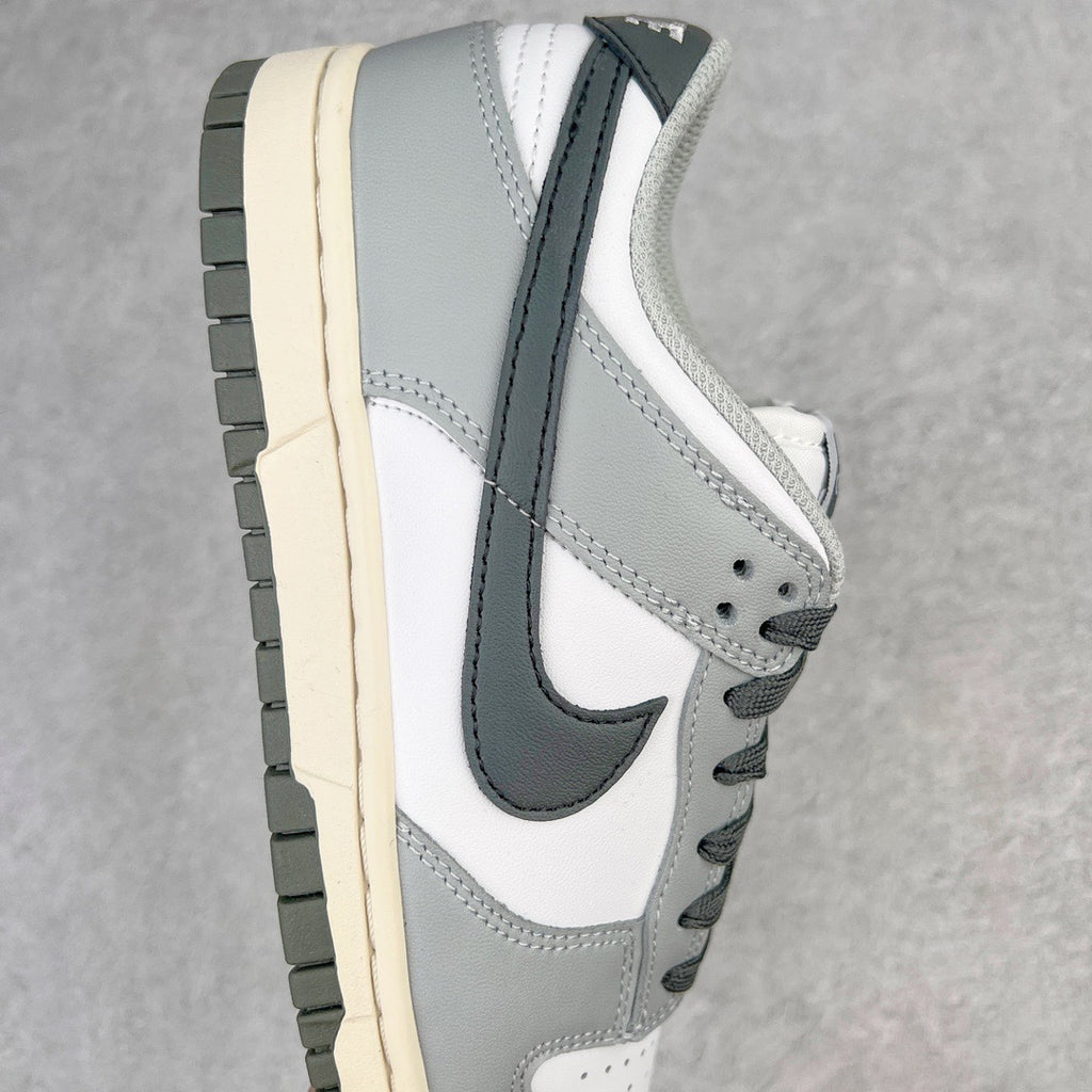 Nike Dunk "Light Smoke Grey"