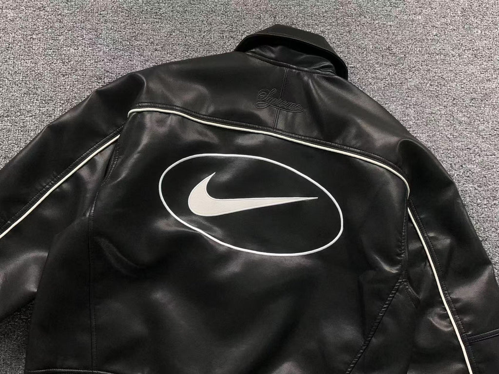 Jaqueta Nike x Supreme Varsity