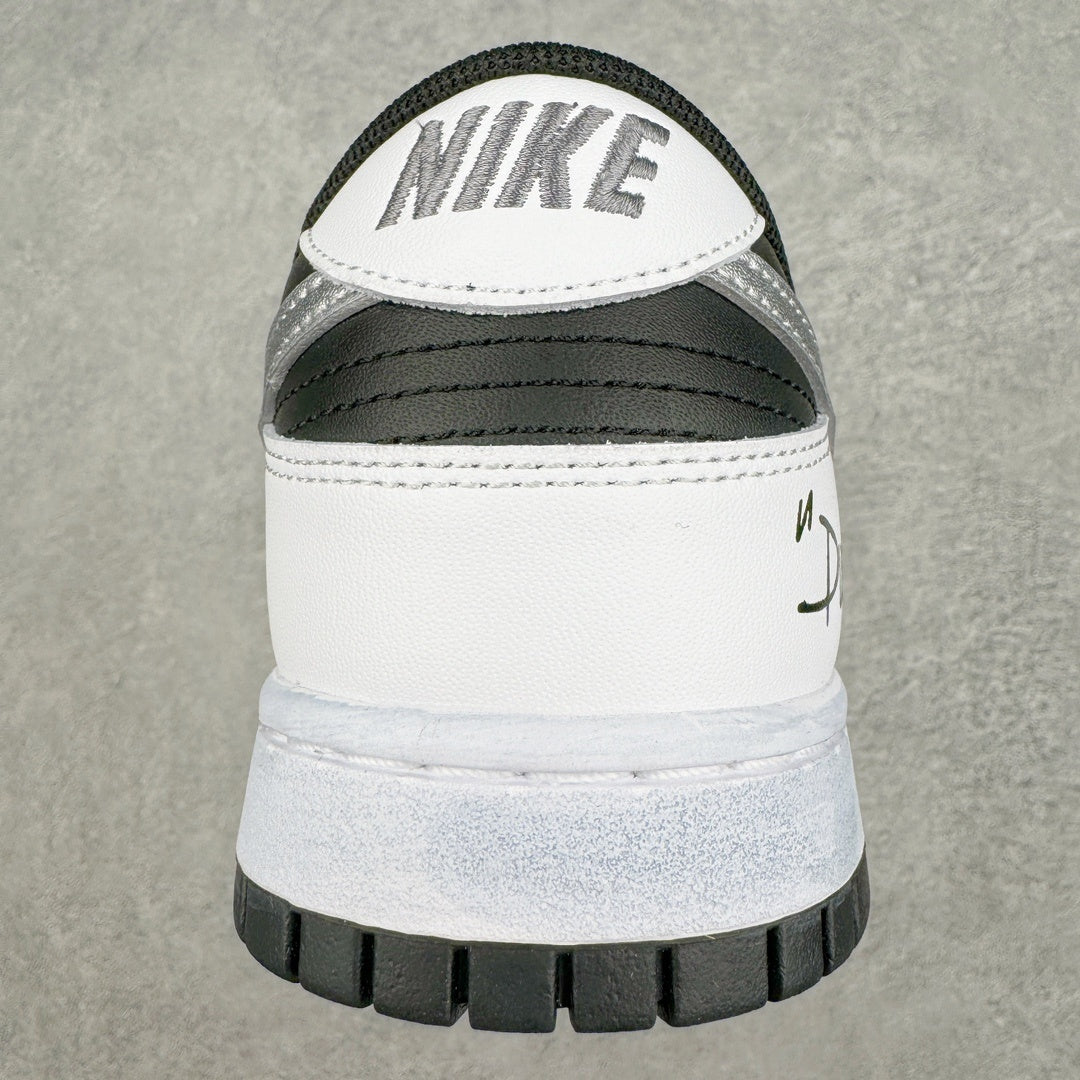 Nike Dunk Customized "Panda Dust"