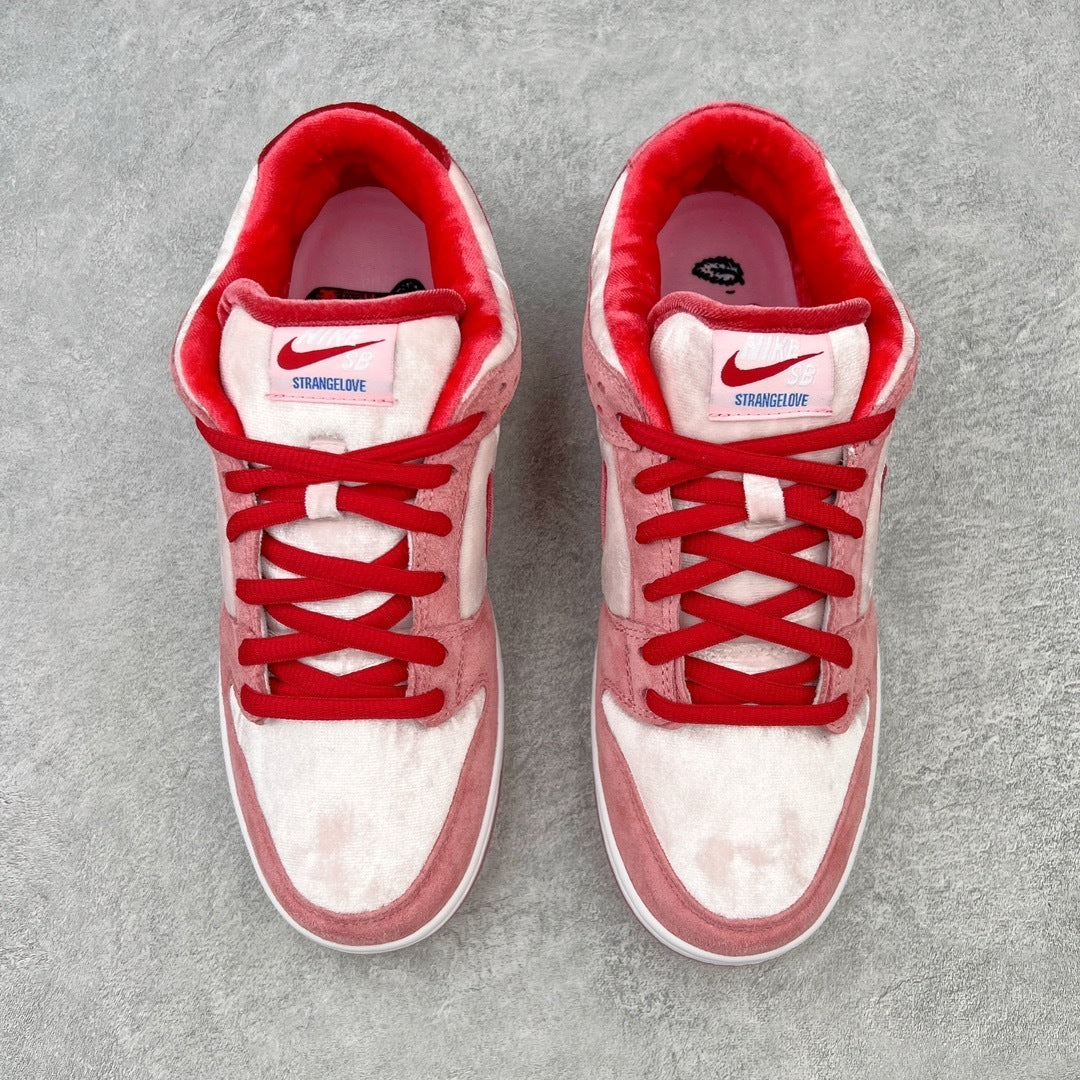 Nike Dunk "Strange Love"