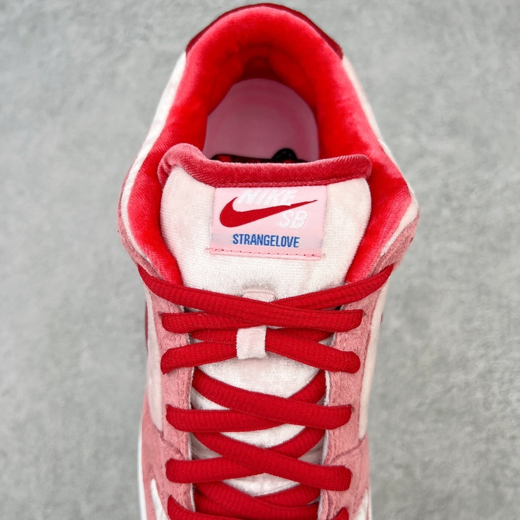 Nike Dunk "Strange Love"