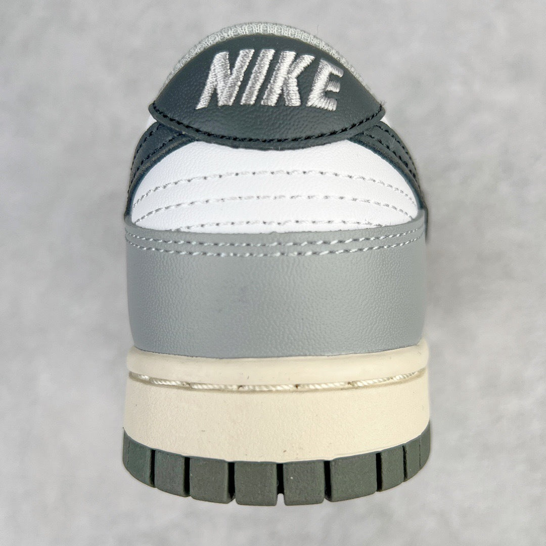 Nike Dunk "Light Smoke Grey"