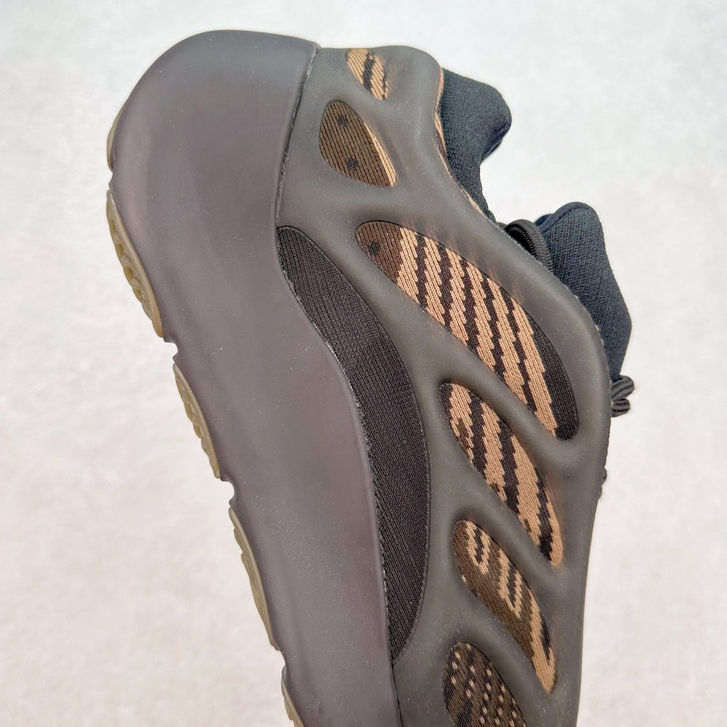 Yeezy 700 V3 "Clay Brown"