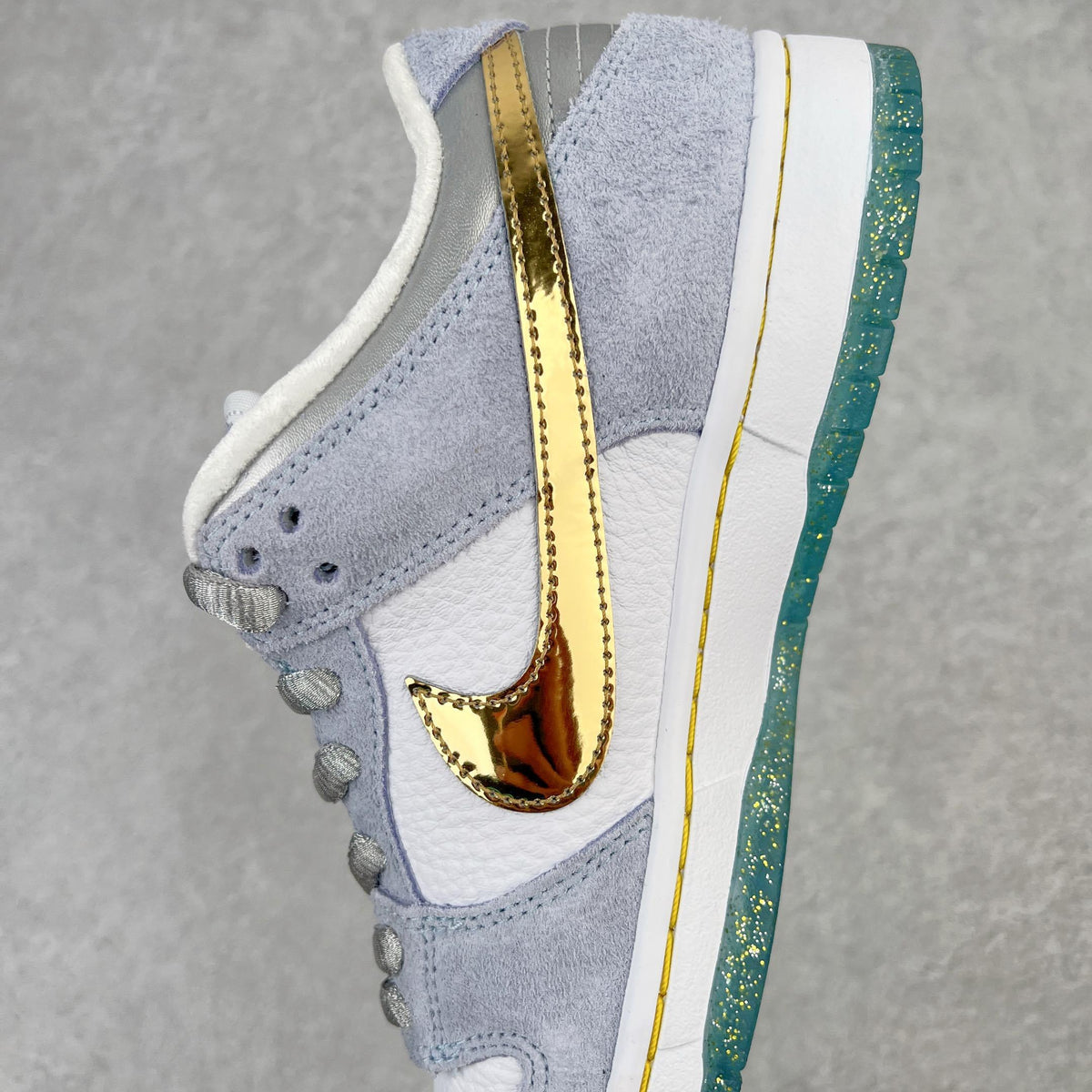 Nike Dunk x Sean Cliver "Holiday Special"