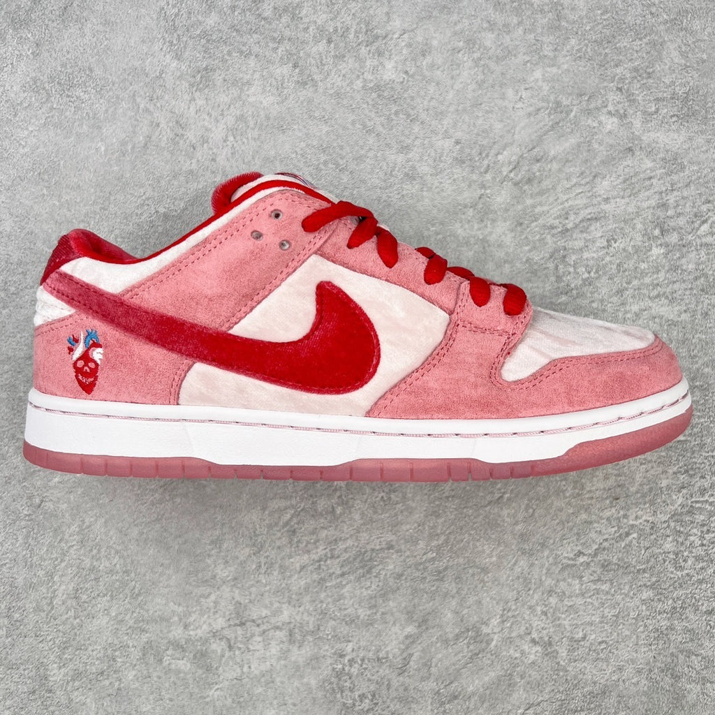 Nike Dunk "Strange Love"