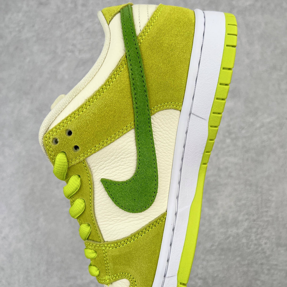 Nike Dunk "Sour Apple"