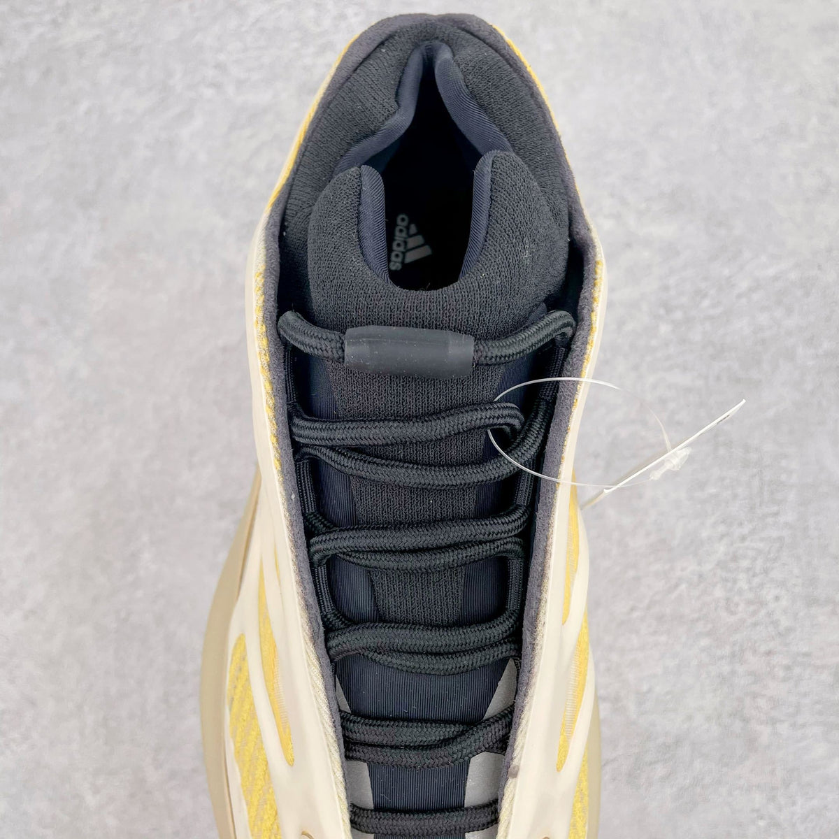 Yeezy 700 V3 "Safflower"