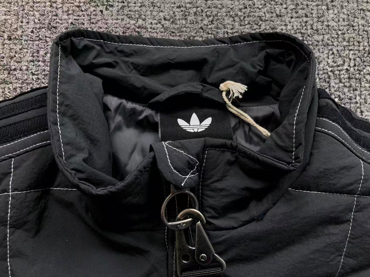 Jaqueta Adidas Bad Bunny x Mercedes