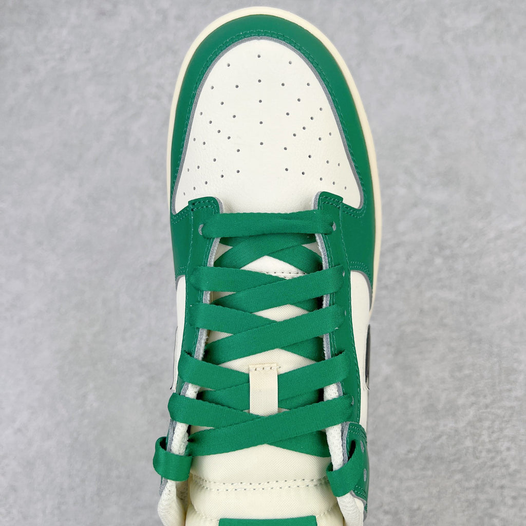 Nike Dunk "Lottery"